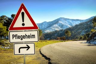 Pečovatelka natáčela v německém ústavu pro seniory porno. Vysílala živě v pracovní době - Novinky