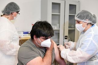 Slovensko odepřelo seniorům Sputnik. Může se to změnit, tvrdí Matovič - Novinky