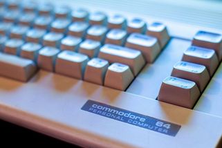 Jak mi počítač Commodore 64 změnil svět. Legenda v barvách duhy. - Médium.cz