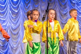 Nejděsivější písnička našeho dětství. Zpívali jsme ji v hudebce jako neviňátka, ale bylo to čiré psycho