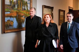 Turek a Macinka jako symbol úpadku politiky. Čtvrt milionu lidí na Letné proti aroganci bez mandátu - Médium.cz