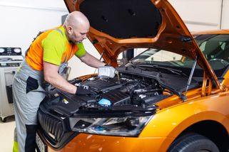 Největší mýtus u výměny oleje byste neměli ignorovat. Olej se nemění jen podle ujetých kilometrů