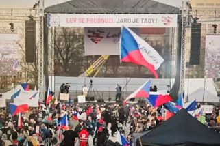 „Zbavte se Vachatové a ruce pryč od médií,“ vzkazuje Babišovi plná Letná - Médium.cz