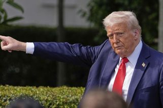 Zelenskyj to jen ztěžuje, nechce nechat Krym Rusům, zlobí se Trump - Novinky