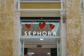 Krémy proti vráskám pro desetileté? Sephora má problém - Novinky