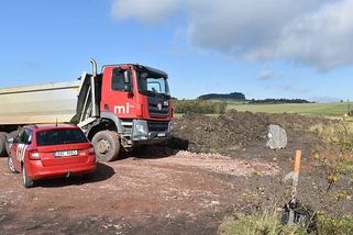 Řvala jsem radostí. Královec se těší na stavbu dálnice, aktivisté pálí do ŘSD