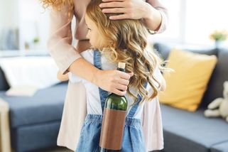 Moje máma pije aneb Jak to vidí děti, které žijí s matkou alkoholičkou