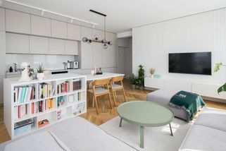 Méně je více: byt čtyřčlenné rodiny, kde prim hraje čistý koncept a velká terasa - Proženy.cz