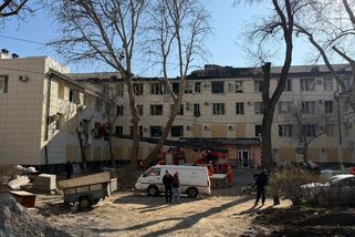 Terčem i porodnice. Ruský noční útok na Oděsu má jednu oběť a desítku zraněných - Novinky