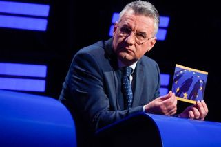 Motoristé a Zahradil táhnou Česko do Putinovy Eura...