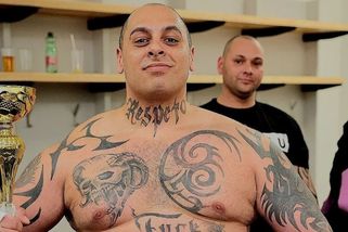 Kde je nějaké uznání? táže se Jarda Kotlár. Jsem už legenda a celebrita. Nevidí to pouze ti, co to nechtějí vidět