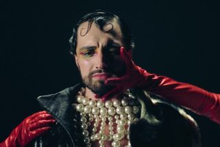 Šimon Bilina je ve svém novém klipu Jon Snow ze seriálu Hry o trůny