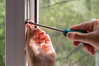 Přepněte PRÁVĚ DNES plastová okna do letního režimu. Zabere to sotva 15 sekund a peněženka vám poděkuje – návod krok za krokem