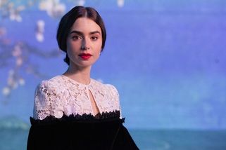 Svatební šaty herečky Lily Collinsové: Pohádková krajka a 200 hodin práce - Novinky