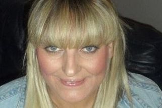 Mělo jít o malý ledvinový kámen, a najednou jí zčernaly prsty na rukách i nohách