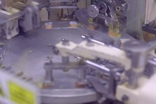 Slepičí bujón v kostce – Kromě jiných ingrediencí se do něj zpracovávají i opravdové slepice | Jídlo s.r.o.