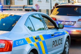 Pozor za poděkování blikačkami vám napaří pokutu 5 tisíc korun!