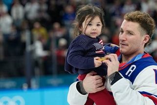 Skandál kvůli pohlaví dítěte. Hvězdu NHL viní ze sexismu, oživil Trumpův přešlap