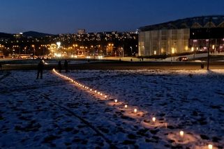 Více než půlkilometrový řetěz ze svíček ve Zlíně připomněl odkaz Jana Palacha - Novinky