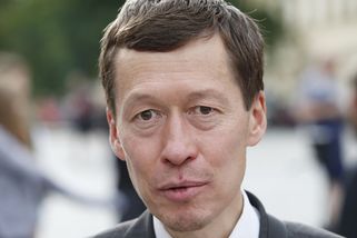 Za výhrůžky poslanci Hayato Okamurovi hrozí pokuta 20 tisíc - Novinky