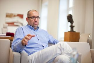 Bekovi platí stát byt na Břevnově za 57 tisíc. Bydlí dráž než jeho kolegové i sousedé