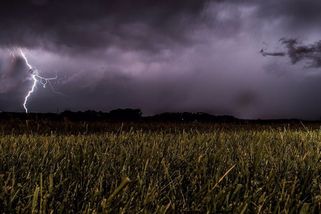 Bouřlivý letní slunovrat: Žene se na nás boží dopuštění, meteorologové vydali výstrahu – eXtra.cz