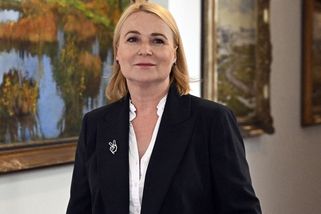 Zahraniční cesty jí svědčí: Po dovolené v Itálii se Jana Černochová „vylodila“ v Normandii a všem spadla brada - Super.cz