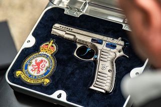 Limitovaná edice CZ 75 RAF vzdává hold československým letcům v Royal Air Force