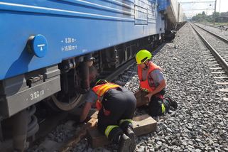Strašná tragédie na Mladoboleslavsku: Tatínek vzal sedmiletou dcerku a skočili pod vlak – eXtra.cz