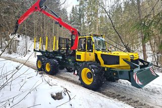 Legendární lakatoš přijíždí v doposud nejvýkonnější verzi. Zvládne zpracovat dlouhé i krátké dřevo