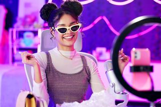 Stát prozradil, jak bude regulovat youtubery. Záleží na počtu zhlédnutí i výši jejich výdělku