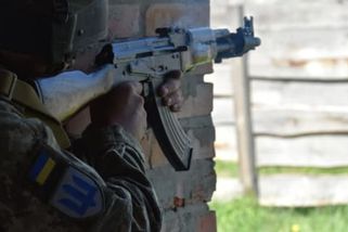 VIDEO: Záběry surových bojů v troskách Torecku. Ukrajinci postříleli zaskočené okupanty