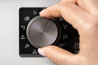 Až ve 45 letech jsem zjistila, k čemu je na troubě tento program. Celou dobu jsem maso zbytečně vysušovala - EnergoZrouti.cz