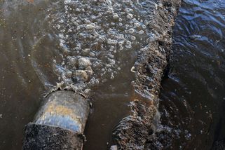 Schovávejte si doklady o vyvezení žumpy. Už brzy bez nich dostanete obří pokutu