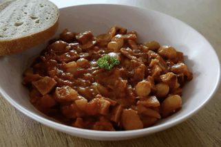 Kovbojské fazole: Syté, voňavé a bez nutnosti vyhrát rodeo! Moje oblíbená rychlovka pro dny, kdy jsou síly nízko a hlad hodně vysoko