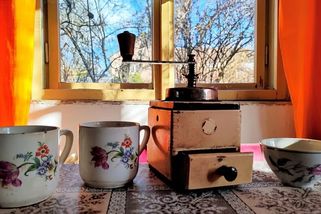 Když čas voněl jinak (1): Maminčina kuchyň v 70. letech – buchty z kamen a koláč silnější než rande - Médium.cz