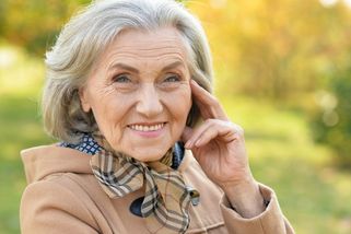 Odhalujeme nejhorší módní chybu českých seniorek. Dělají ji už od roku 2000 a vypadají kvůli tomu starší o 15 let aniž by to věděly