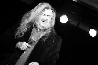 Láska ve třech a půl aneb Beatles po česku. Tady si Ringo Čech sáhl na textařské dno - Médium.cz