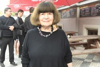 Musí se znovu učit chodit: Uršula Kluková leží po těžkém zranění v nemocnici. Napadli ji dva rozzuření psi - Super.cz