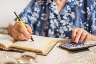 Důchodci, pozor. Už brzy se změní termíny výplat všech penzí