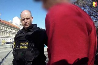 Přijeli vlakem z Ostravy do Prahy prodat přes půlkila pervitinu. Obchodní cesta skončila hned u nádraží - Novinky