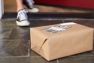 Krádeže balíků jsou stále větší problém, který roste s popularitou online nákupů