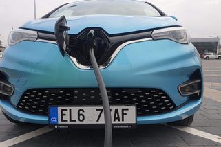 Elektrická auta jsou levnější, než byla kdysi Škoda Favorit. O ceně to tedy není - Médium.cz