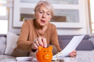 Jak žije osamělá důchodkyně? Z důchodu jí zbyde 3315 Kč. Pohled do peněženek českých žen - Proženy.cz