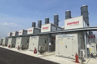 U Mělníku je spuštěn hybridní zdroj energie za miliardu korun. Má největší baterii a letecké turbíny od Rolls-Royce