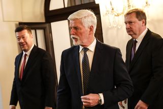 Prezident kritizuje rozpočet: Šetřit na obraně je...