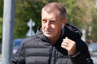 Po komickém cyklovýletu se vrátil na Čapí hnízdo. Babiš ukázal, jak vypadá jeho bílý kůň a tři nová hříbata