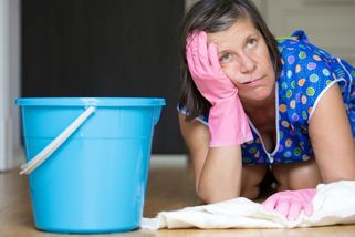 O mizerně placenou práci je velký zájem. I proto mzdy nerostou