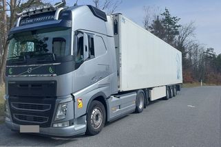 Rumunští kamioňáci frčeli po D1 přes Vysočinu bez karty v tachografu, dopravce to stálo 550 tisíc - Novinky