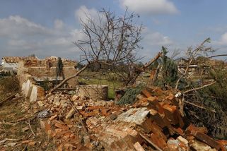 Červený kříž dá na jižní Moravě lidem s demoličním výměrem čtvrt milionu korun - Novinky